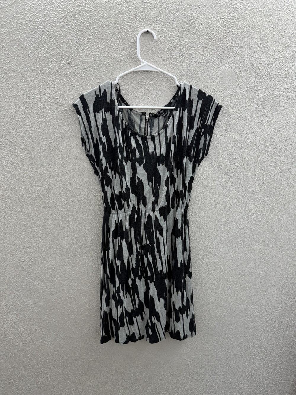 Forever 21 Womens Dress Size Small Black Gray Short Sleeve